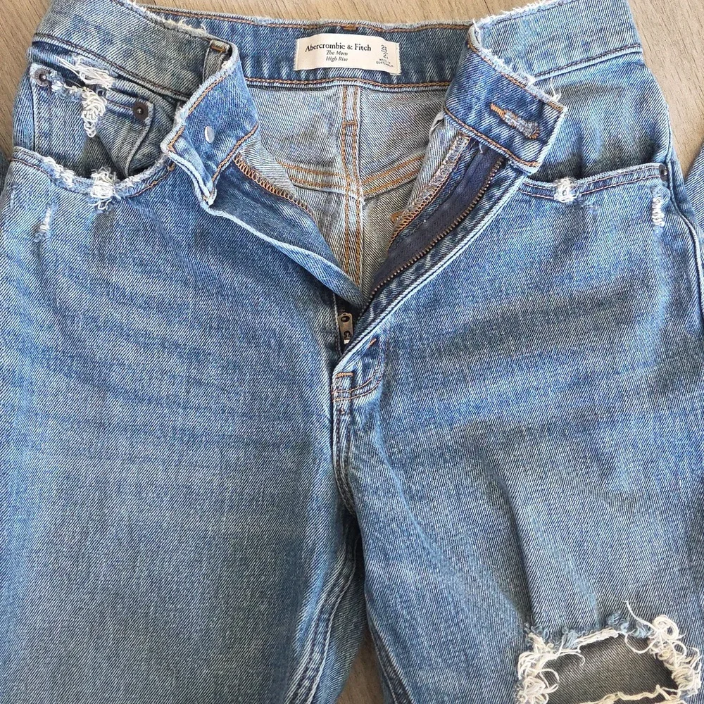 2 Women's Size 2 Jeans! Zara Black Wash/ Abercrombie& Fitch Blue Wash. - Picture 2 of 8